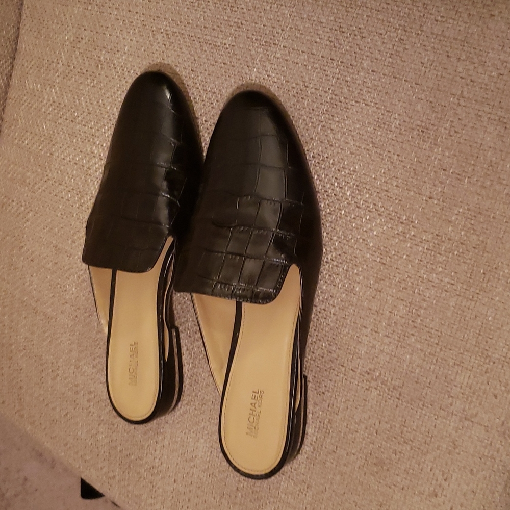 Shoe